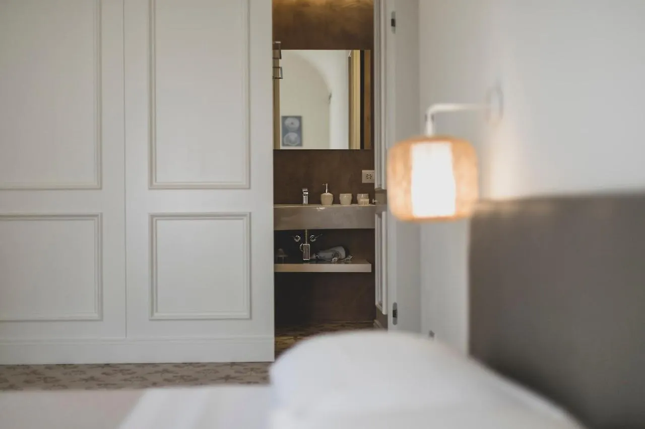 Cefalu Design Suites 3*,
